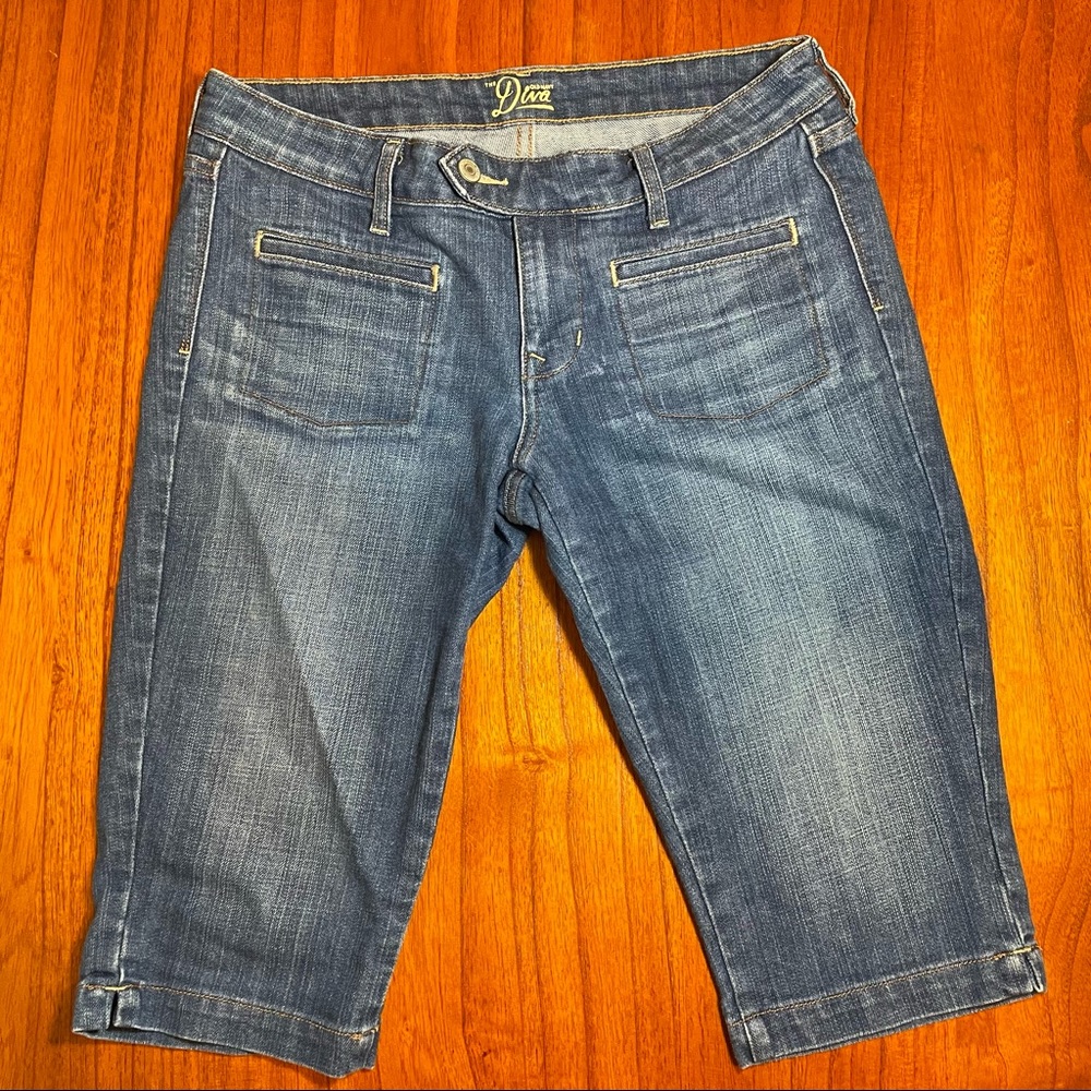Old Navy diva Capri jeans with split hem and faux front pockets
